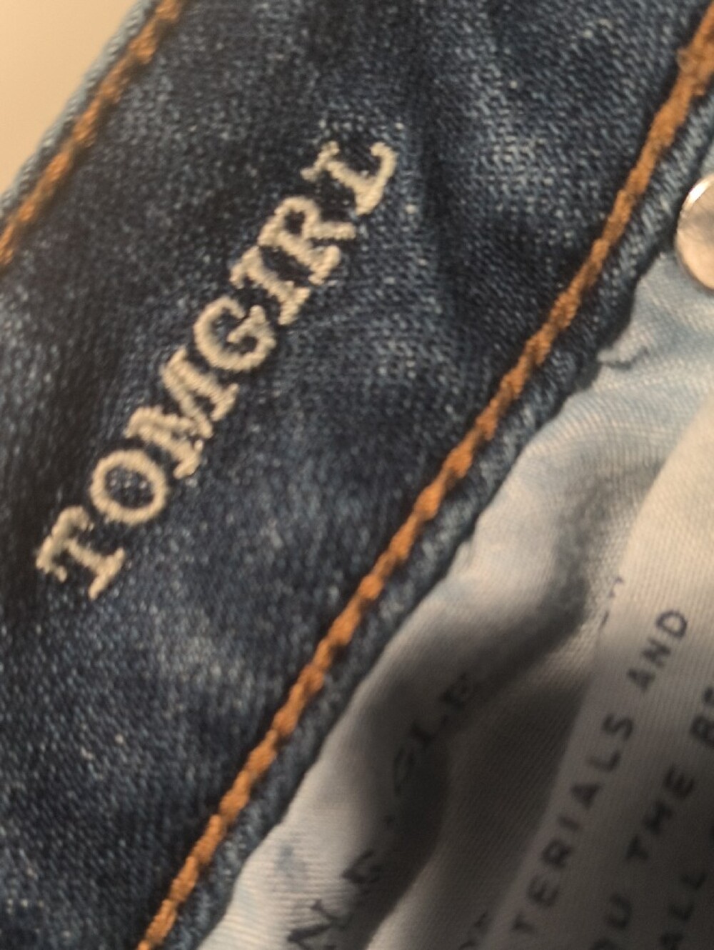 S1176 Tomgirl Casual Fit w/28" Inseam American Eagle Women's Size 6 Jeans - Picture 5 of 8